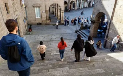 Ribeira Sacra and Ourense guided day trip with river cruise
