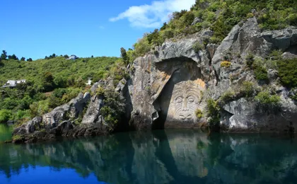 Lake Taupō cruise with Māori rock carvings