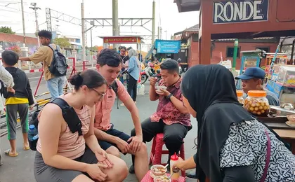 Night Walking Tour-Malioboro street food with guide at Yogyakarta