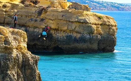 Coasteering experience in São Rafael beach