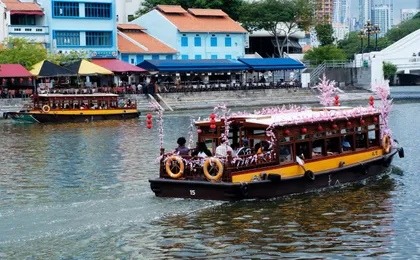 Small-group Singapore history and culture tour with river cruise
