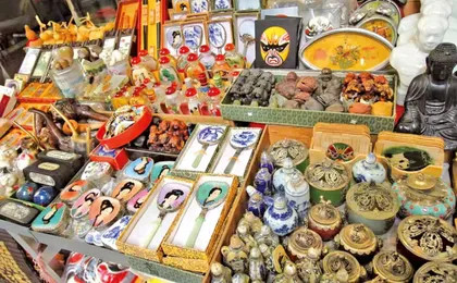Hong Kong Tour with Peak Tram, harbour cruise and dim sum dinner