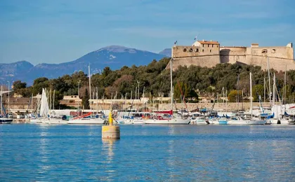 Antibes 2-hour introductory walking tour with a local