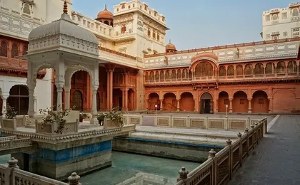 Visit Junagarh Fort and Karni Mata Temple with Jodhpur Drop from Bikaner