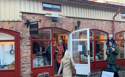 Private Walking Shopping Tour in Gothenburg With Pickup