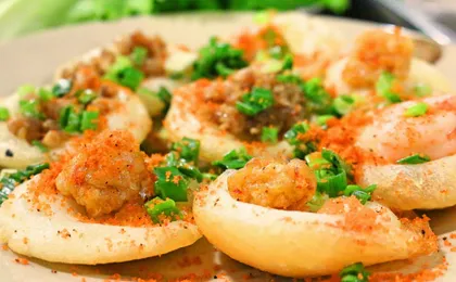 Ho Chi Minh City motorcycle food tour by night
