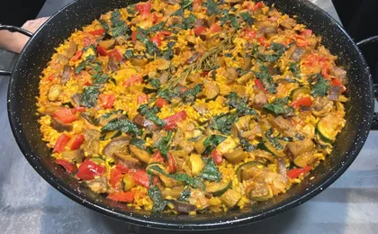 Vegetable paella cooking class and Ruzafa market visit