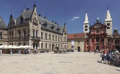 Prague full-day sightseeing tour with lunch and river cruise