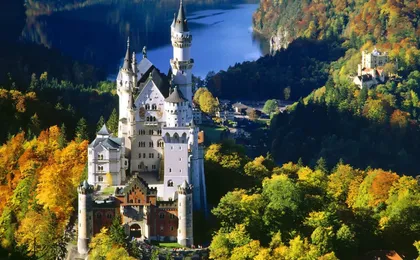 Neuschwanstein, Linderhof and panoramic bus tour in Oberammergau