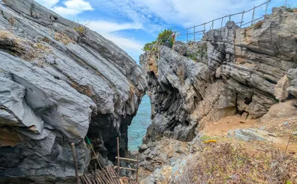 Tuktuk tour in Koh Sichang Island from Pattaya