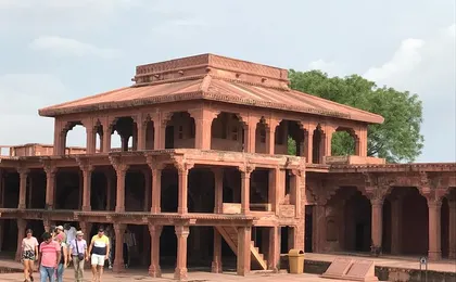 Guided Fatehpur Sikri & Abhaneri Tour From Agra To Jaipur By Car