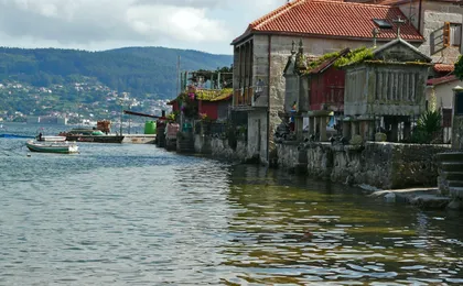 Full-day tour and boat trip to Rías Baixas from Santiago