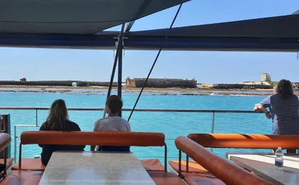 Sunset catamaran experience in Cadiz with one drink