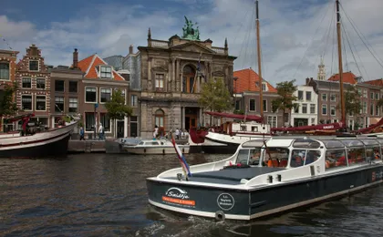 Dutch Cheese and Wine Cruise through Haarlem