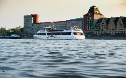 Cologne evening panorama cruise