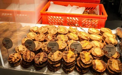 Carmel-by-the-Sea food tour with five tastings and crab cake