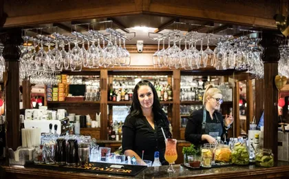 Dinner cruise on the Danube with folklore dance and live music