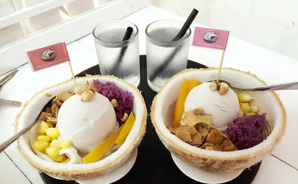 Ho Chi Minh City motorcycle food tour by night