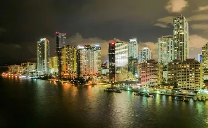 Miami skyline cruise of South Beach millionaires' homes and Venetian Islands
