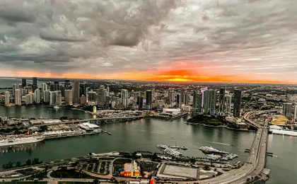 Miami night lights plane tour with champagne